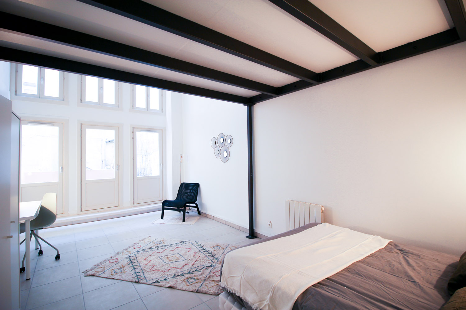 Grande chambre très lumineuse – 21m² - LY01