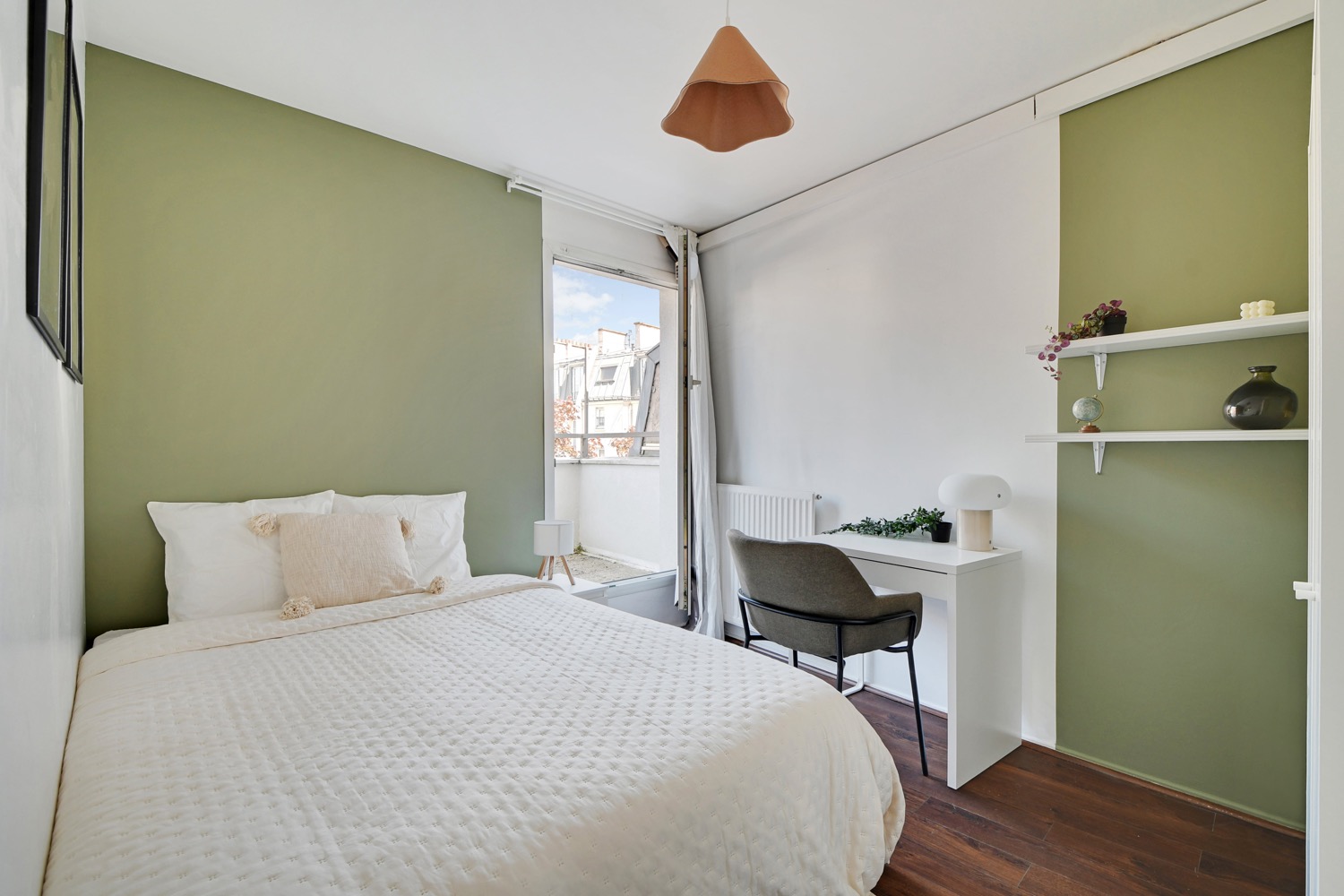 Emménage dans cette chambre avec balcon - PA118
