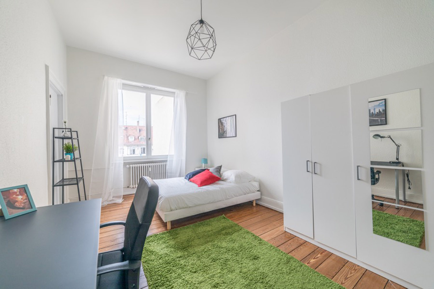 Chambre spacieuse et chaleureuse - 18m² - ST48