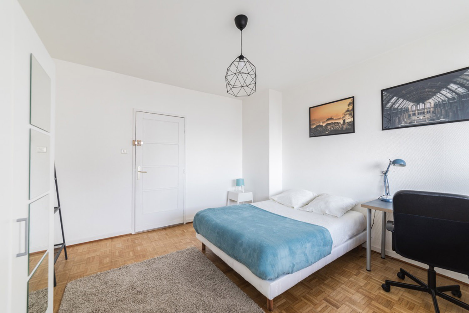 Grande chambre lumineuse – 16m² - ST53