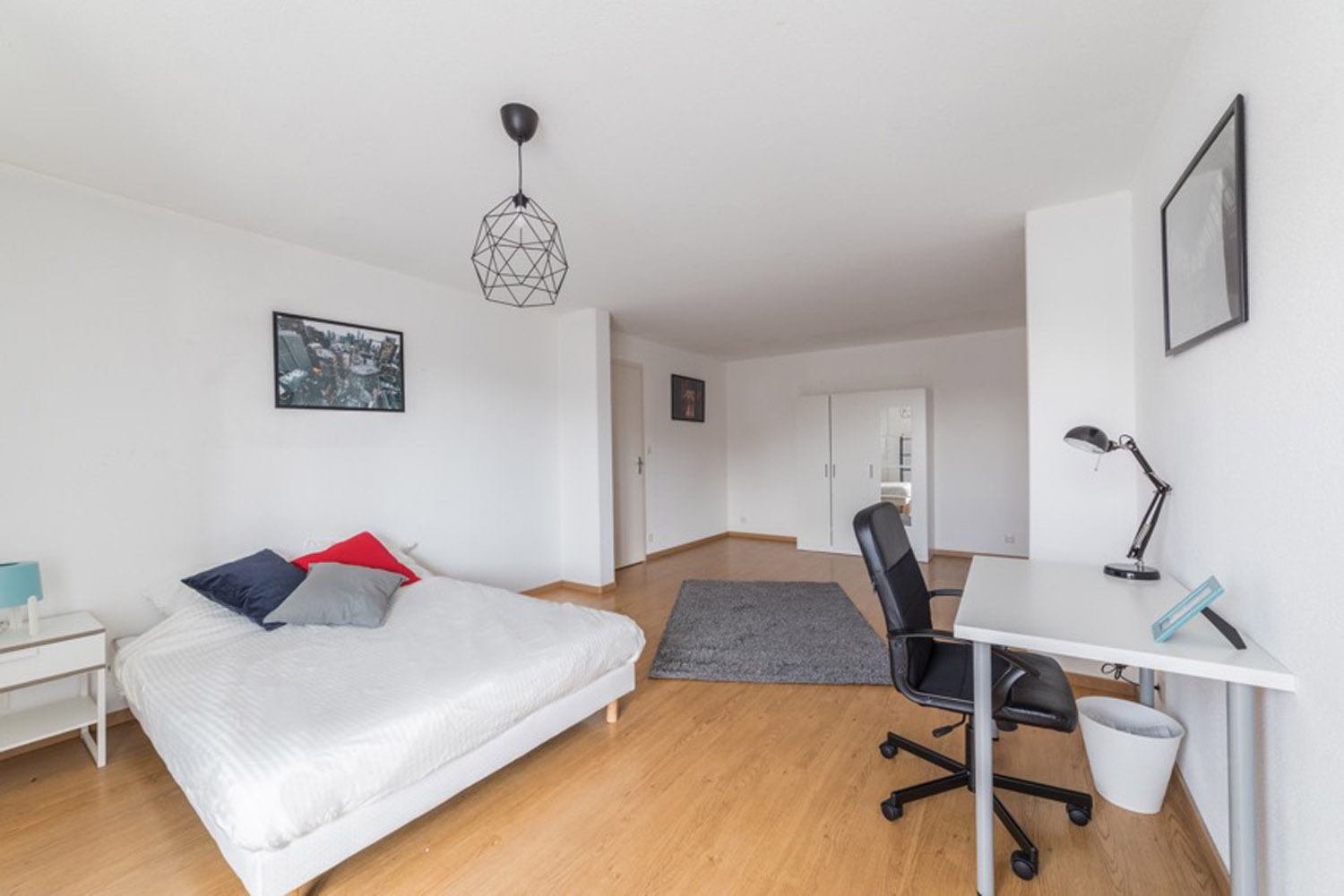 Grande chambre lumineuse – 20m² - ST57