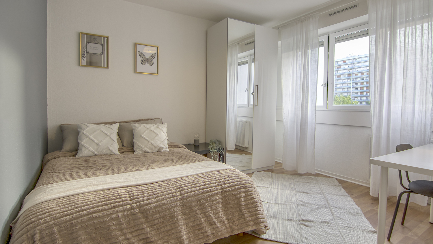 Chambre agréable et lumineuse – 12m² - ST16