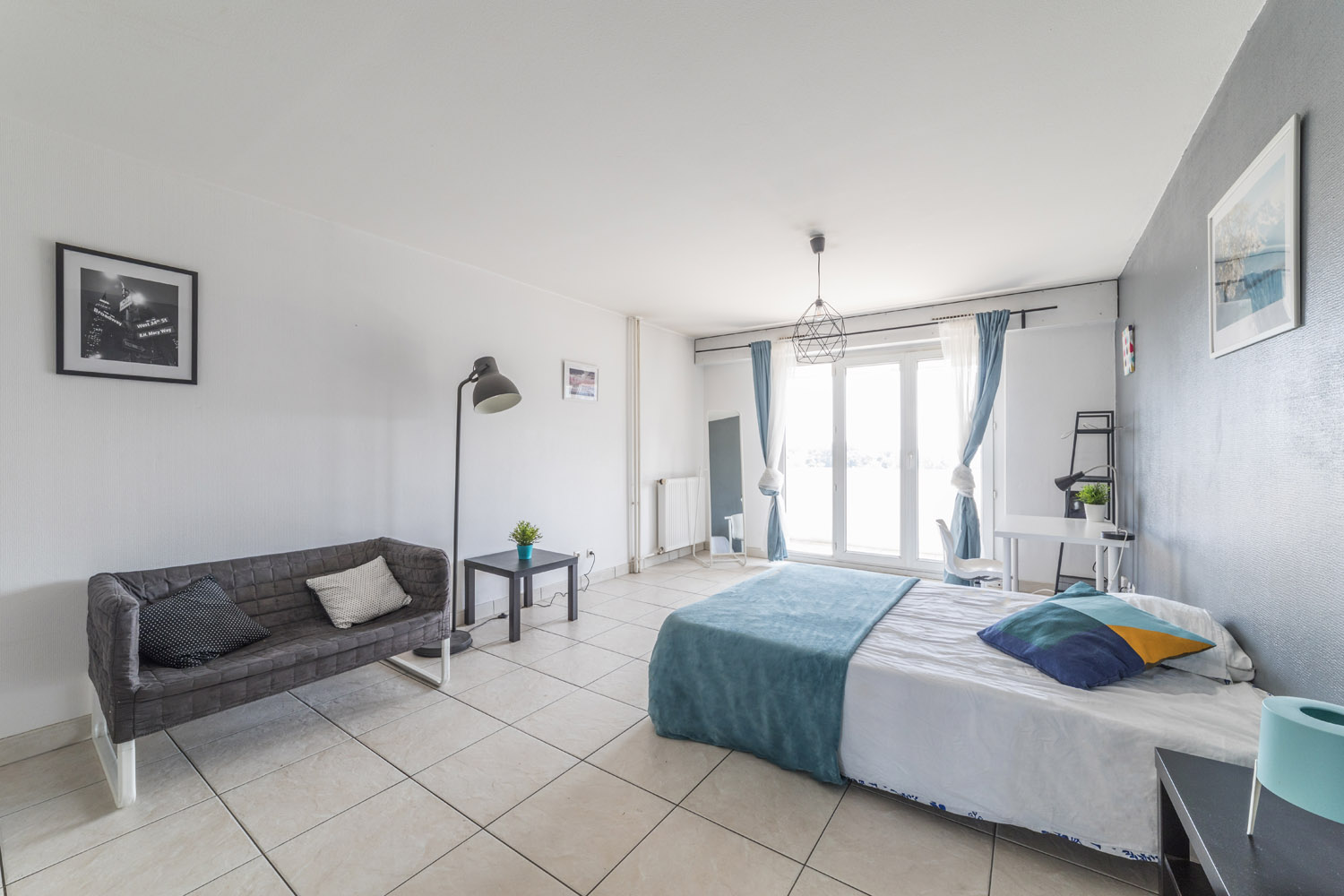 Grande chambre lumineuse – 24m² - ST34