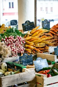 Etalage de légumes dans un marché Parisien